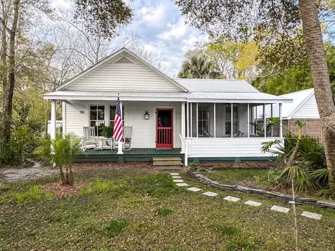 110 17th St, Apalachicola, FL 32320