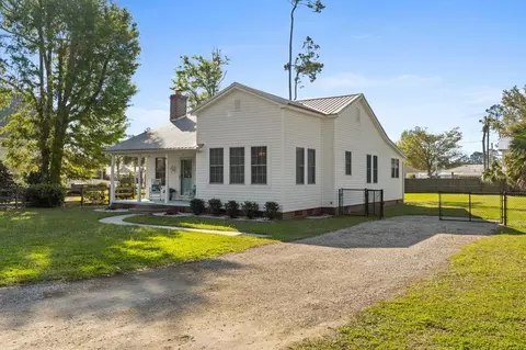 214 8th St, Port St. Joe, FL 32456