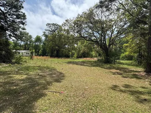232 17th St, Apalachicola, FL 32320