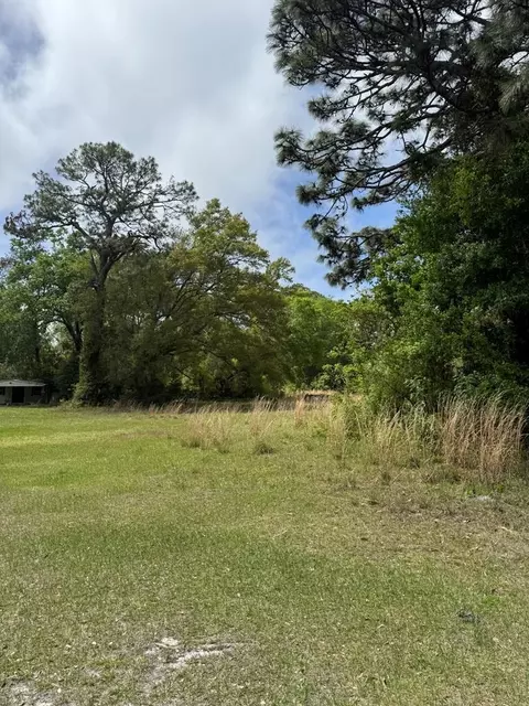 230 17th St, Apalachicola, FL 32320
