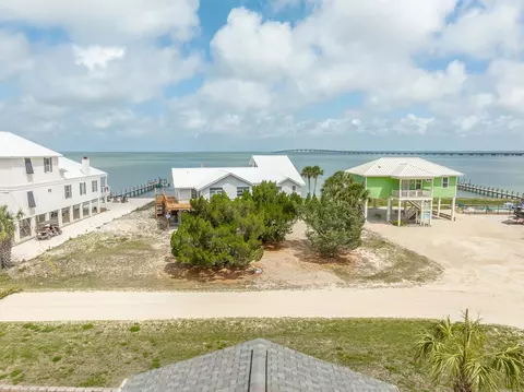 400 Mccloud St, Saint George Island, FL 32328