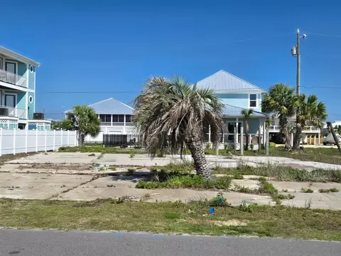 105 37th St, Mexico Beach, FL 32456