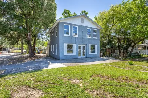 72 7th St, Apalachicola, FL 32320