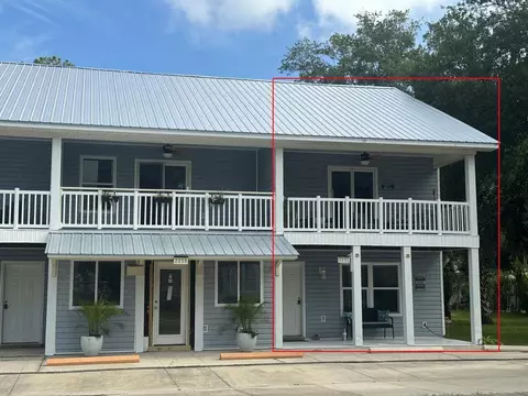 221 8th St #C, Port St. Joe, FL 32456