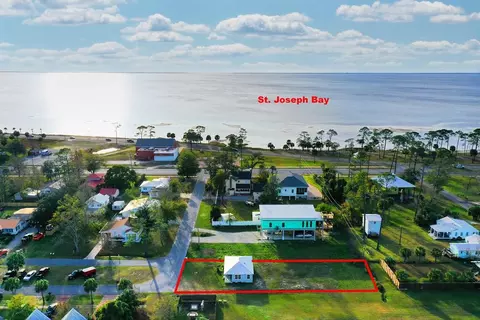 215 10th St, Port St. Joe, FL 32456