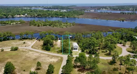 519 Shellys Loop Rd, Carrabelle, FL 32322