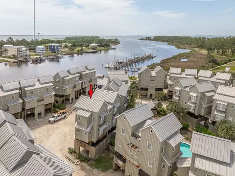 377 Pirates Landing Dr #E-27, Carrabelle, FL 32322