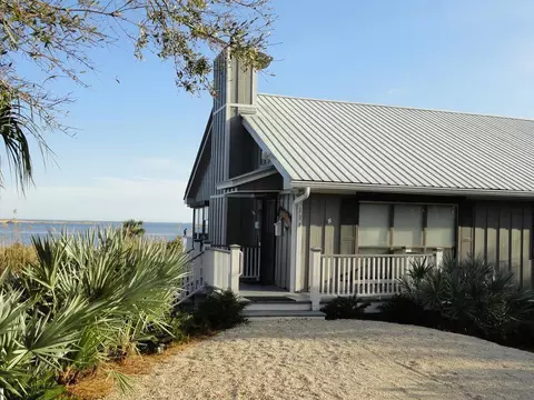 130 Bay Ave, Apalachicola, FL 32320