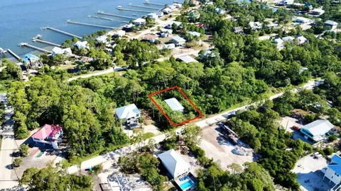865 W Pine Ave, Saint George Island, FL 32328