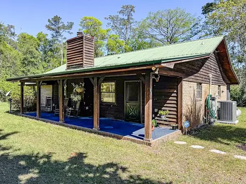 38 E M Davis Dr, Sopchoppy, FL 32358