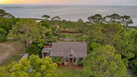 25 17th St, Apalachicola, FL 32320