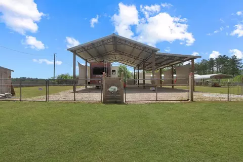 864 Calf Barn Rd, Wewahitchka, FL 32465