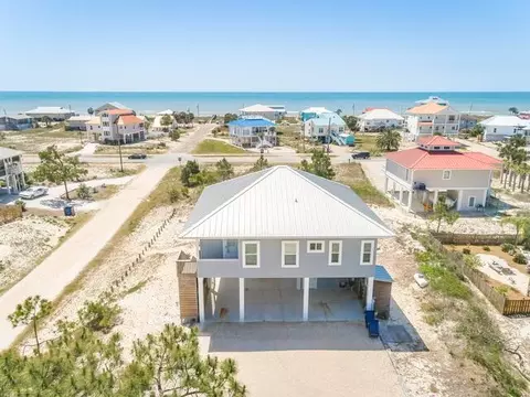 780 E Pine Ave, Saint George Island, FL 32328