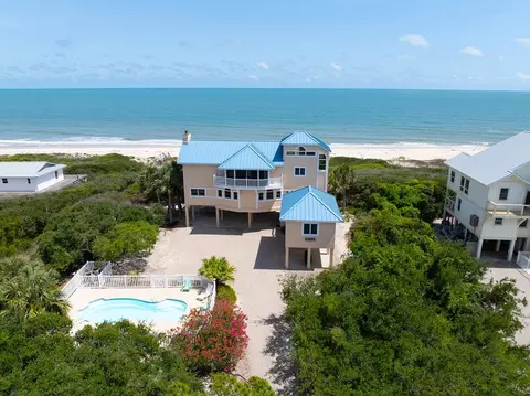 1324 Acacia Dr, Saint George Island, FL 32328