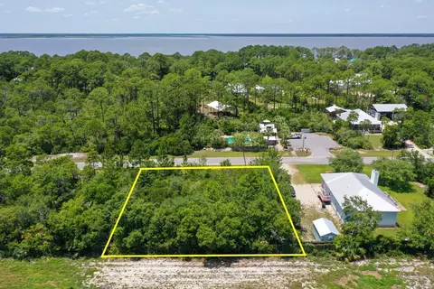 140 Longleaf Rd, Eastpoint, FL 32328