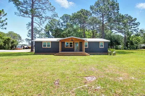 16 Island Dr, Eastpoint, FL 32328