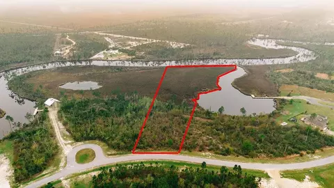 515 Wide Water Cir, Wewahitchka, FL 32465