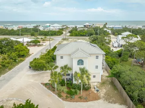800 W Pine Ave, Saint George Island, FL 32328