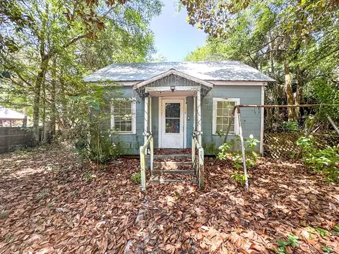 114 9th St, Apalachicola, FL 32320