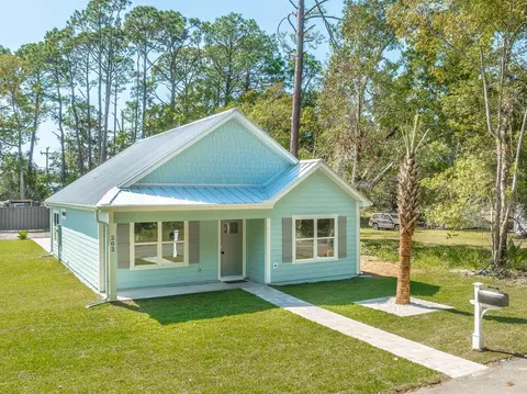 202 13th St, Apalachicola, FL 32320