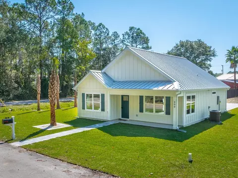 200 13th St, Apalachicola, FL 32320