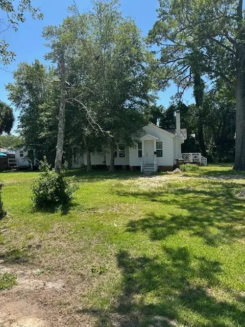 528 6th St, Port St. Joe, FL 32456