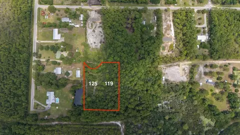 119125 Delaine Cir, Eastpoint, FL 32328
