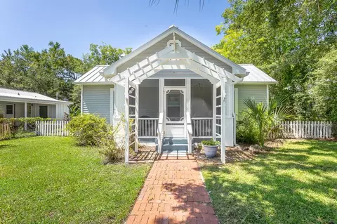 106 17th St, Apalachicola, FL 32320