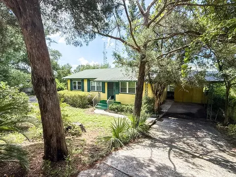 Exterior - 303 E Meridian Ave, Carrabelle, FL 32322 photo 2 of 9