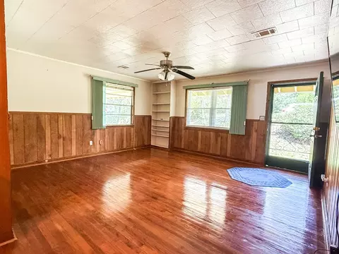 Living - 303 E Meridian Ave, Carrabelle, FL 32322 photo 1 of 3