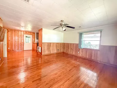 Living - 303 E Meridian Ave, Carrabelle, FL 32322 photo 2 of 3