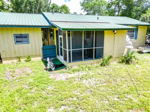 Exterior - 303 E Meridian Ave, Carrabelle, FL 32322 photo 8 of 9
