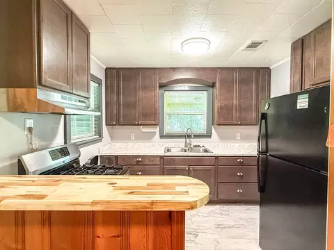 Kitchen - 303 E Meridian Ave, Carrabelle, FL 32322 photo 2 of 7