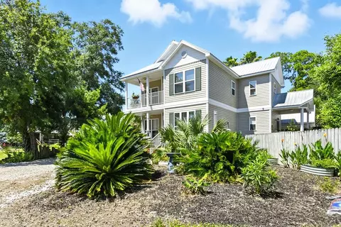 40 Myrtle St, Apalachicola, FL 32320