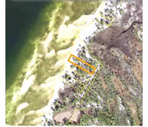 657 Bay Dr, Carrabelle, FL 32322