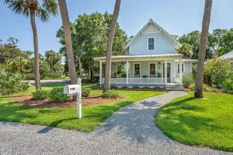 19 11th St, Apalachicola, FL 32320