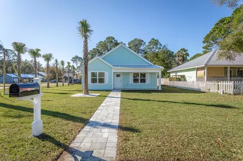 202 17th St, Apalachicola, FL 32320