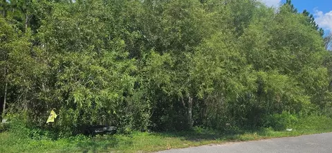 905 NE 6th St, Carrabelle, FL 32322