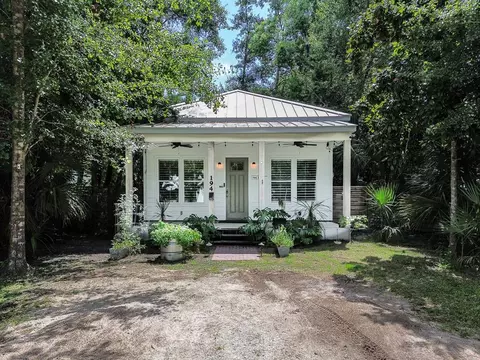 194 11th St, Apalachicola, FL 32320