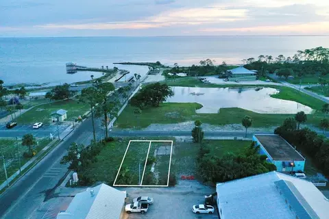 19 21 Baltzell Ave, Port St. Joe, FL 32456
