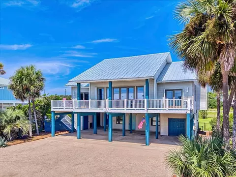 517 E Gorrie Dr, Saint George Island, FL 32328