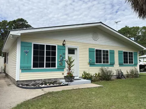 Exterior - 110 Franklin St, Carrabelle, FL 32322 photo 2 of 9