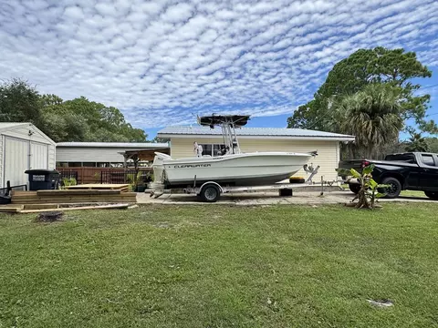Exterior - 110 Franklin St, Carrabelle, FL 32322 photo 4 of 9