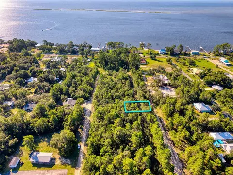 143 Iowa St, Carrabelle, FL 32323