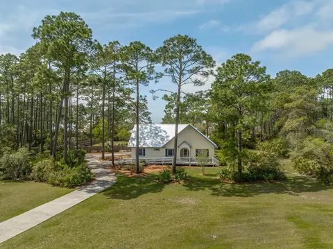 301 Sweet Bay Cir, Eastpoint, FL 32328