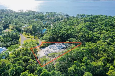 305 Sweet Bay Cir, Eastpoint, FL 32328