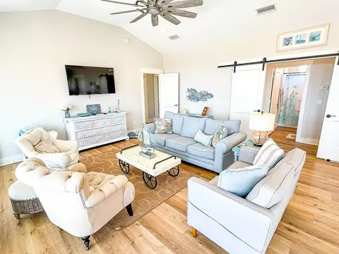 Living - 110 Shell Bay Ct, Carrabelle, FL 32322 photo 2 of 3