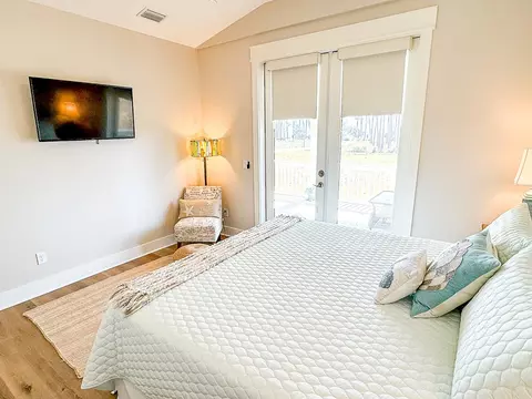 Bedroom - 110 Shell Bay Ct, Carrabelle, FL 32322 photo 1 of 10