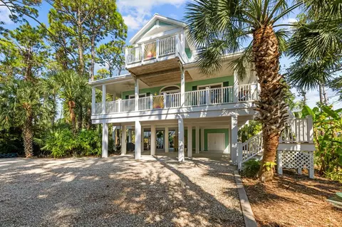 625 E Pine Ave, Saint George Island, FL 32328