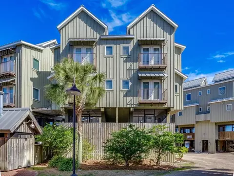 357 Pirates Landing Dr, Carrabelle, FL 32322